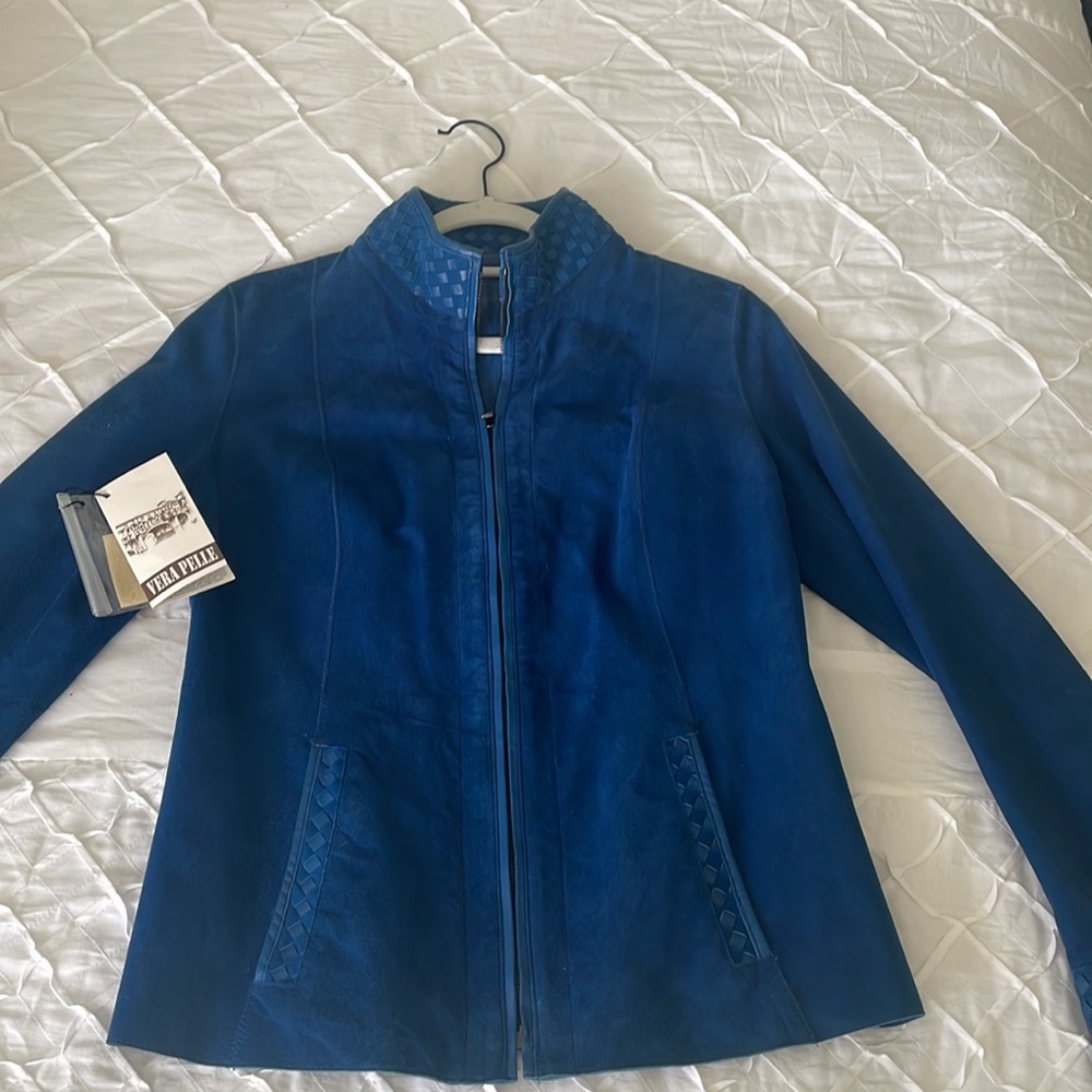 Italian Women’s Reversible Blue Leather and Suede short waisted jacket; Medium - Picture 14 of 16